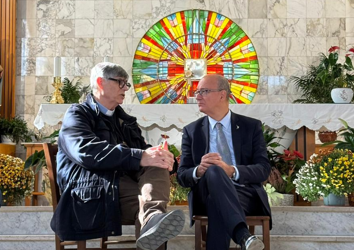 Valditara a Caivano incontra don Patriciello: «Risultati straordinari contro la dispersione scolastica»