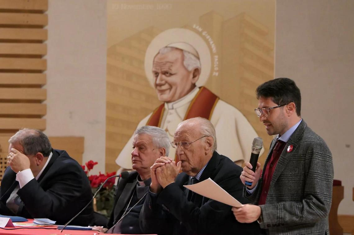 "Quando Giovanni Paolo II portò il mondo a Scampia", il racconto del giornalista Massimo Iaquinangelo con don Alessandro Gargiulo