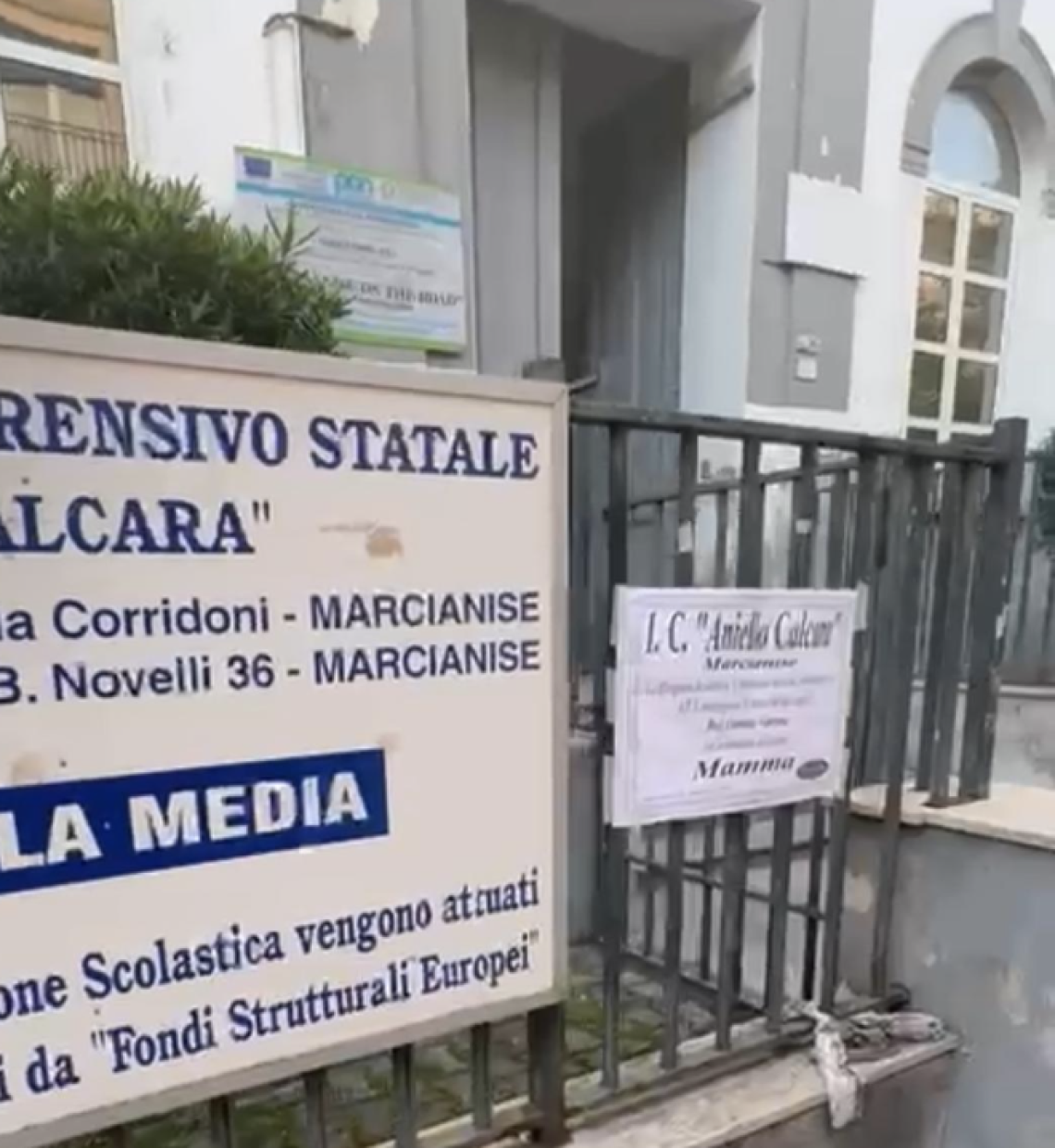 Morta a 12 anni, un biglietto sul banco: «Mi dispiace»