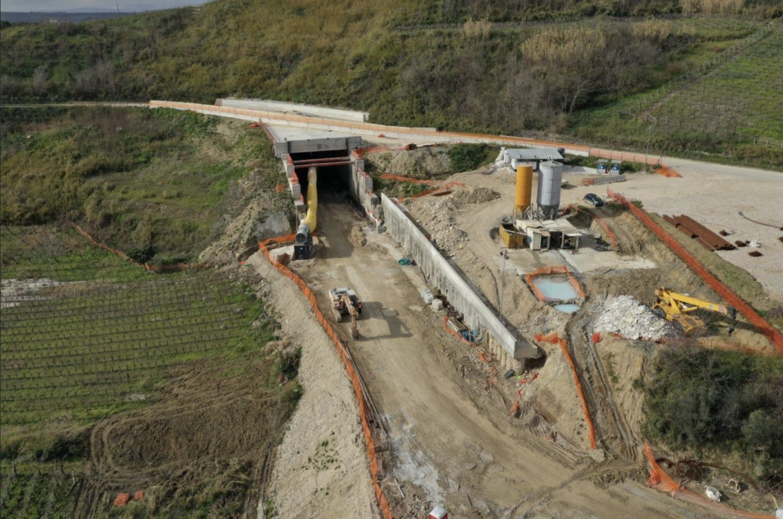 Linea Av/Ac Napoli-Bari, abbattuto il diaframma della Galleria Cantone