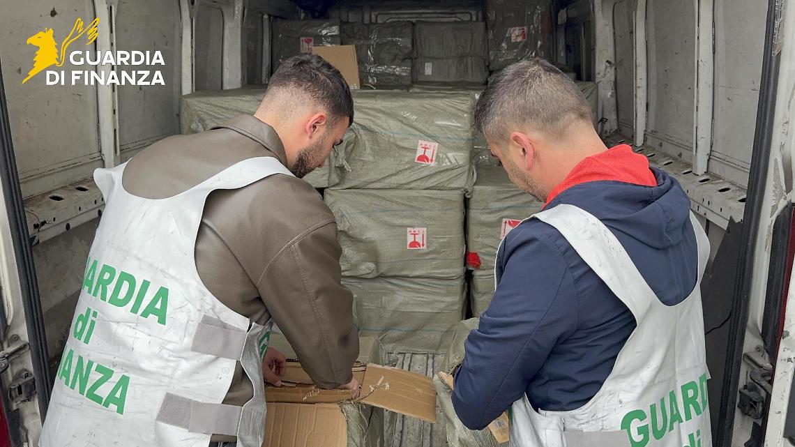 Lotta alla contraffazione, maxisequestro e due denunce