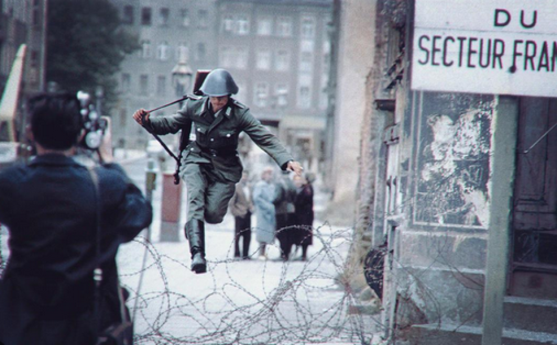 Il salto verso l’ignoto: la tragedia di Conrad Shumann