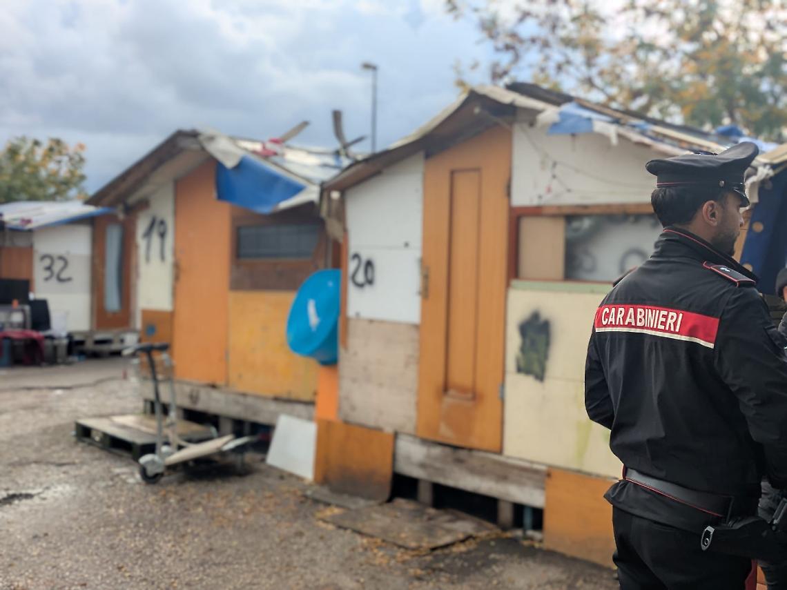 Droni, fotovoltaico e rame: blitz al campo rom di Poggioreale 