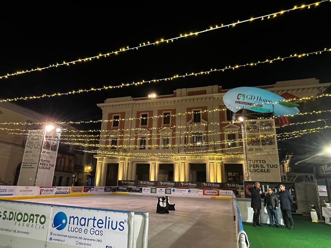 Inaugurata la pista di pattinaggio pi&ugrave; grande della Campania 