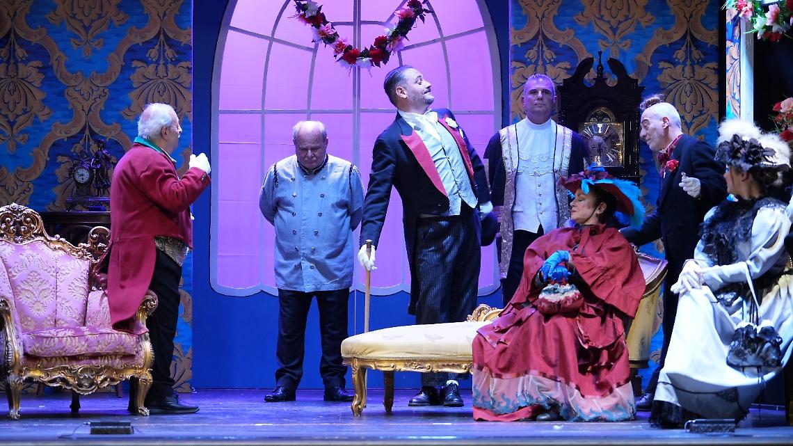 Al Politeama in scena “Miseria e nobiltà”