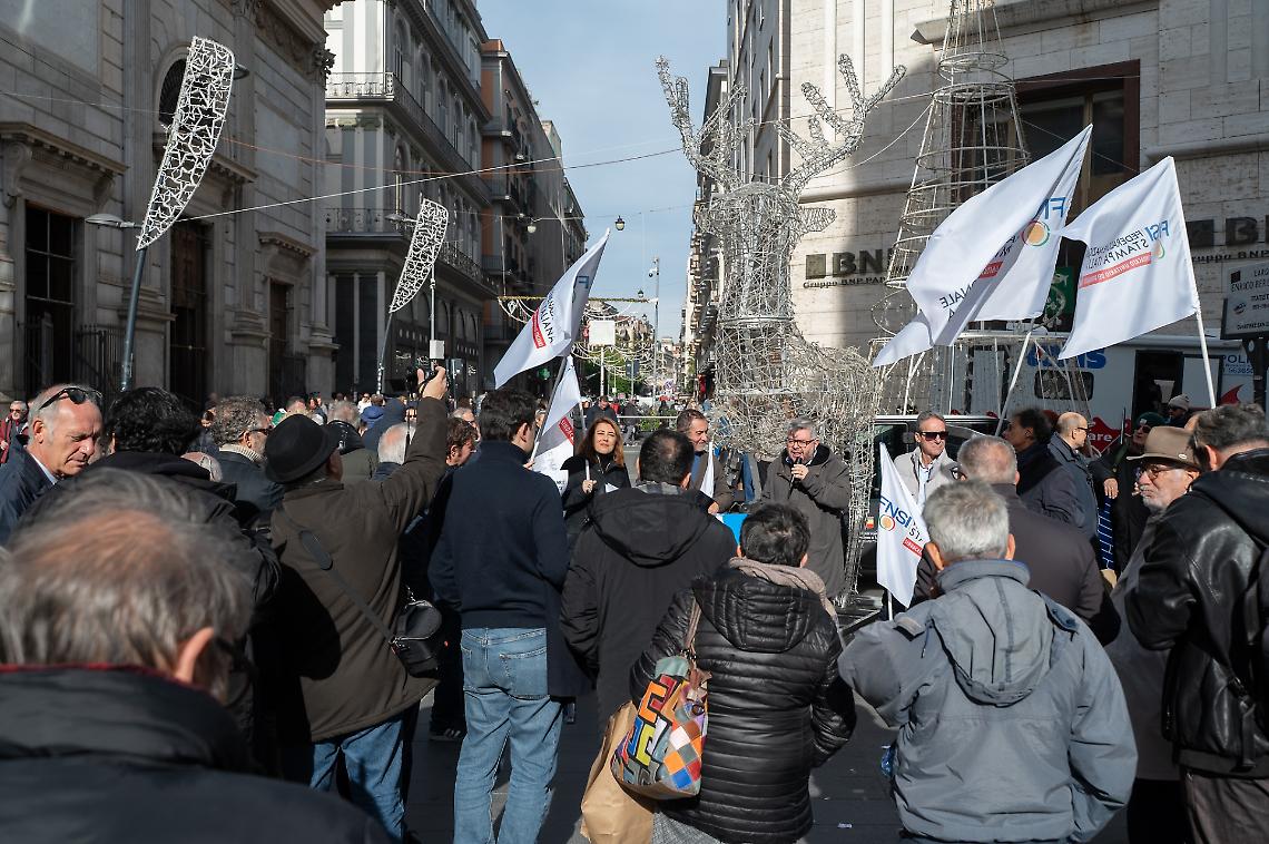 Giornalisti campani in piazza: «Giusto contratto e compensi adeguati per gli autonomi»