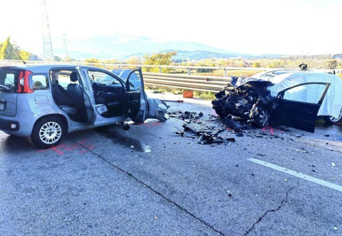 Tragico incidente sulla Statale: tre donne morte nello scontro frontale tra due auto