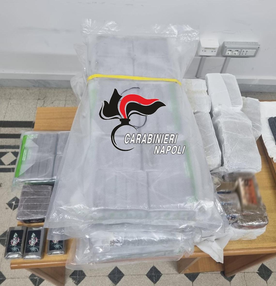 Droga e armi da roccaforte di Secondigliano fino ad Arzano, arrestati 4 fratelli 