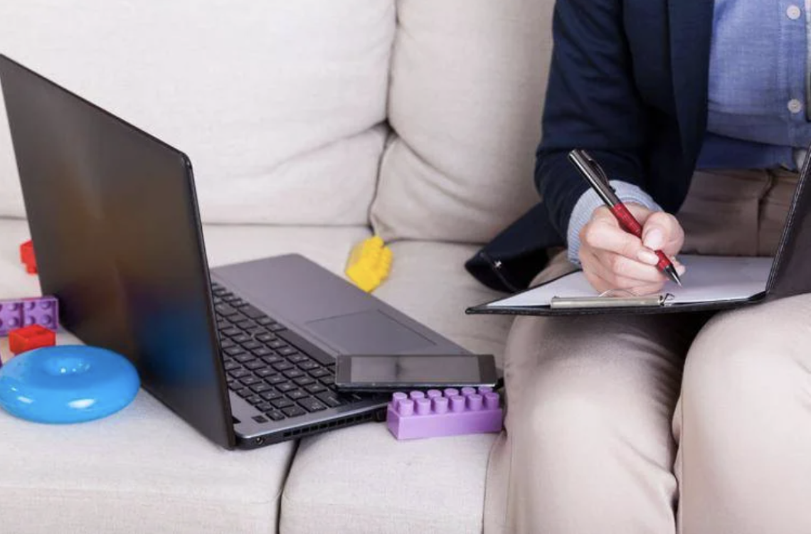 Bonus mamme lavoratrici, c'è tempo fino al 9 dicembre per richiederlo: cosa fare e a chi spetta