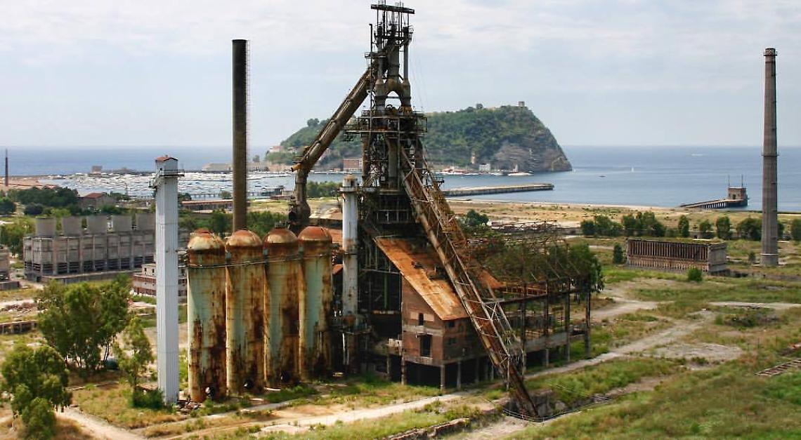 Iniziano le demolizioni a Bagnoli, Manfredi: momento storico