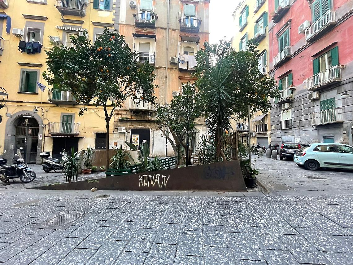 Restyling dal basso ai Quartieri Spagnoli, rinasce lo slargo di via Santa Caterina
