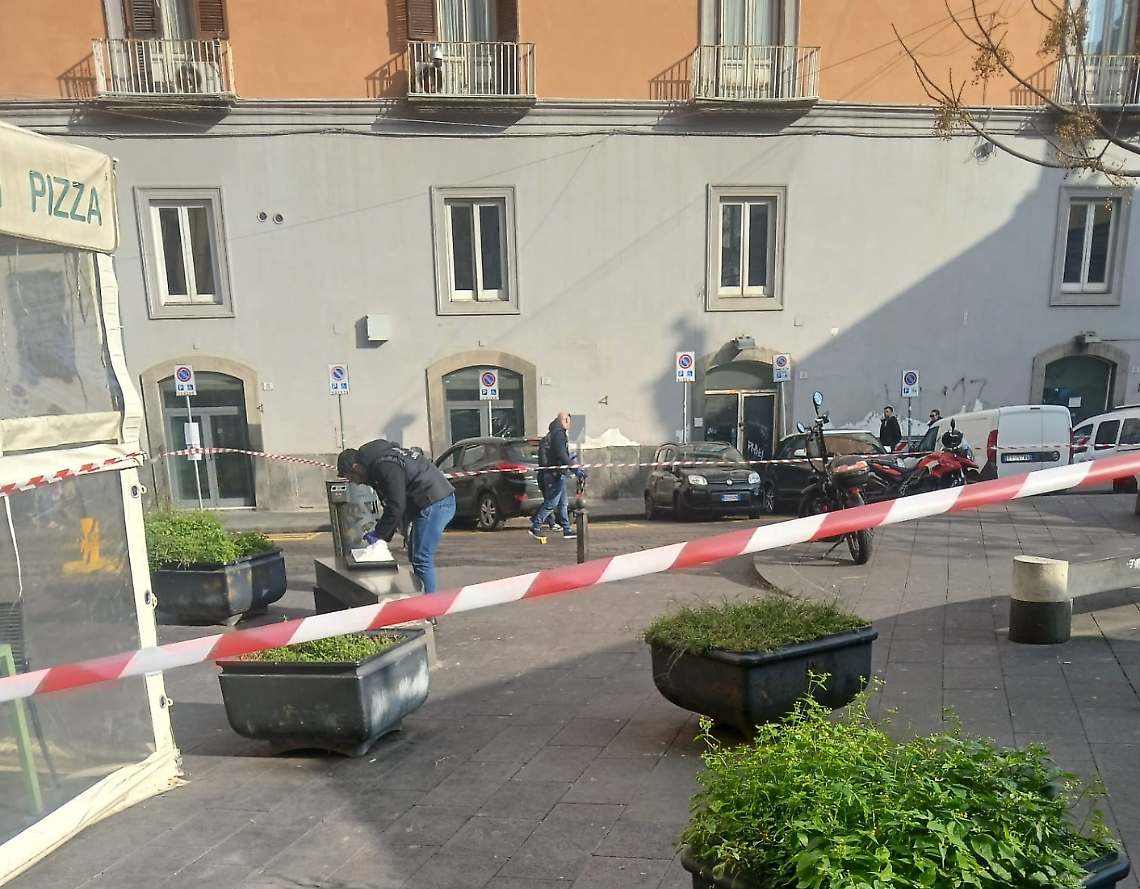 Sparatoria nella notte al Plebiscito, rinvenuti bossoli in piazza Carolina
