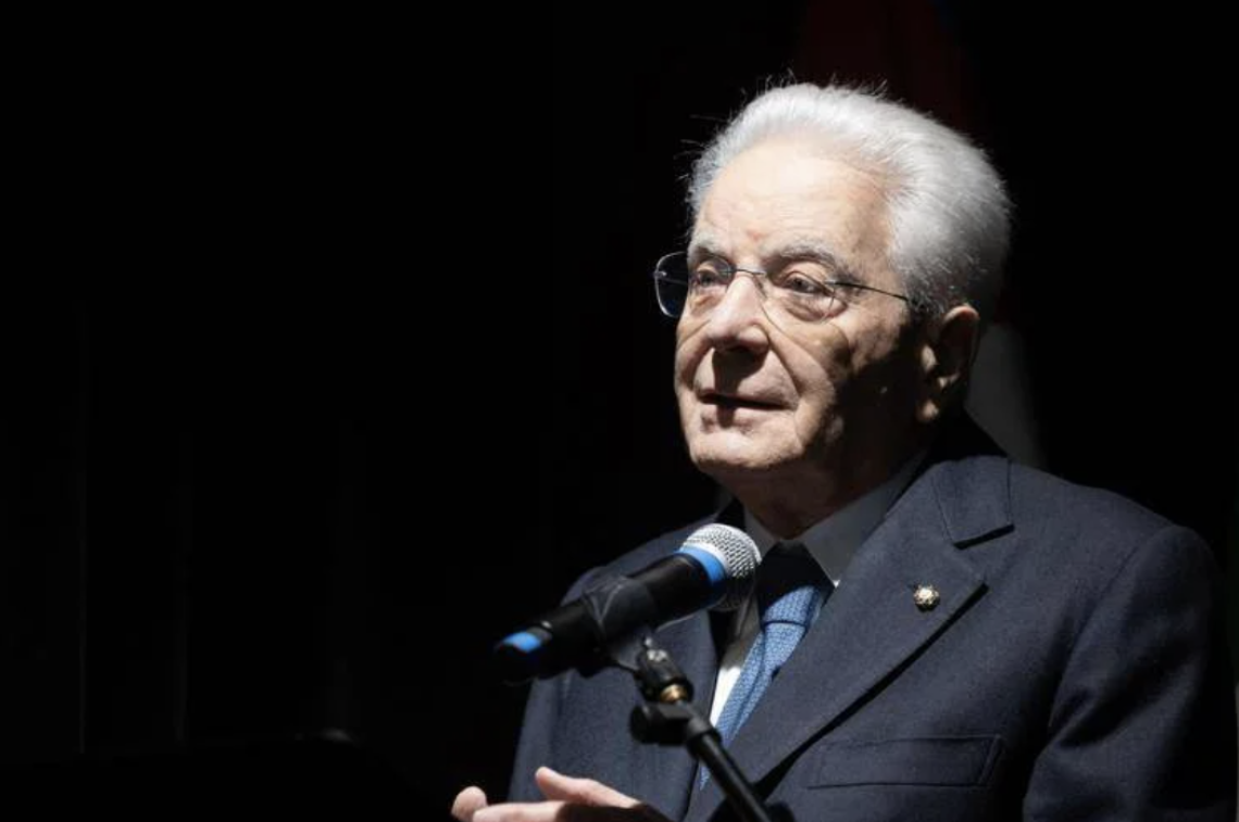 Ucraina-Russia, Mattarella: «Irresponsabile e inammissibile ridefinire confini con la forza»