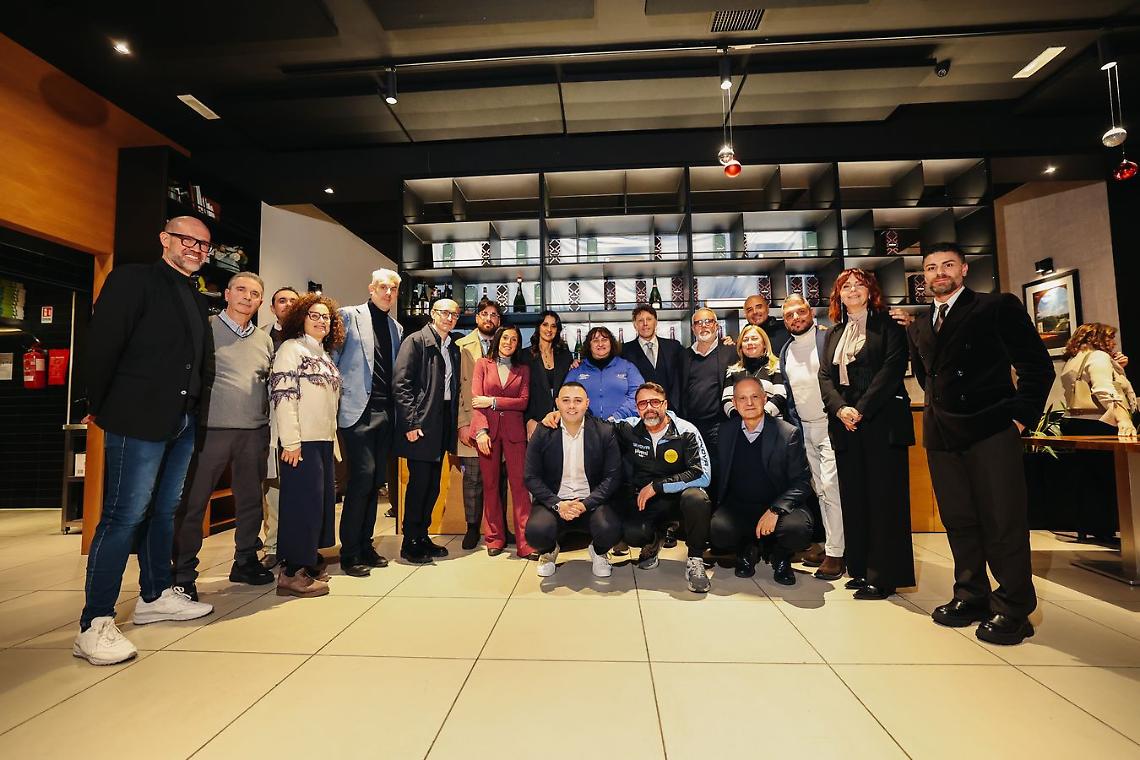 &ldquo;Mani che donano&rdquo;: l'Academy Iannucci e l'onorevole Mario Casillo uniscono Campania e Puglia in un gesto di solidariet&agrave; 