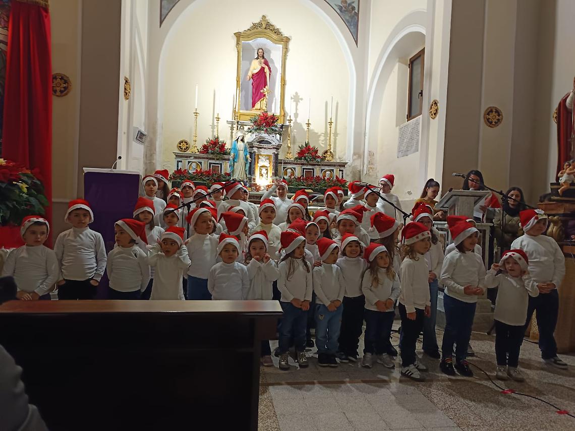 Serata di Natale tra emozione, memoria e voci di bambini a Bonea