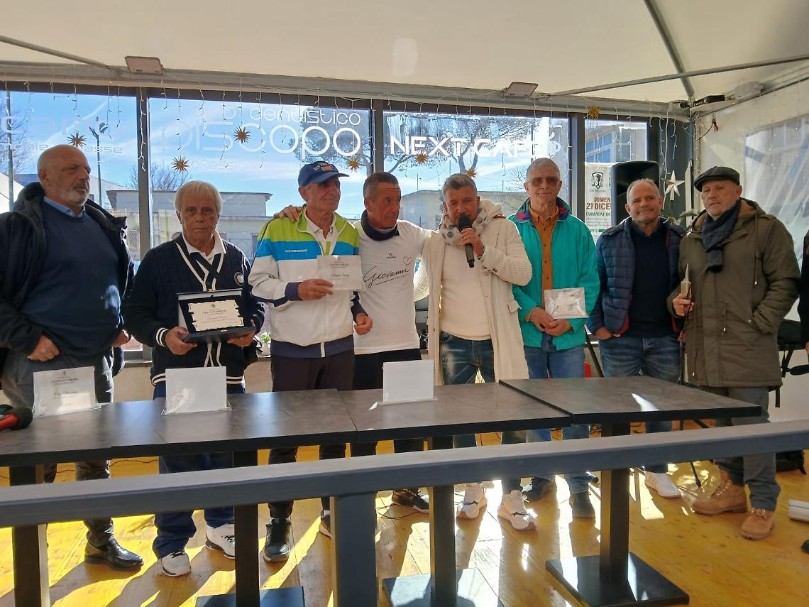 Il campo numero uno, e mille vite intorno: Casoria abbraccia per sempre il maestro Giovanni Ferrara