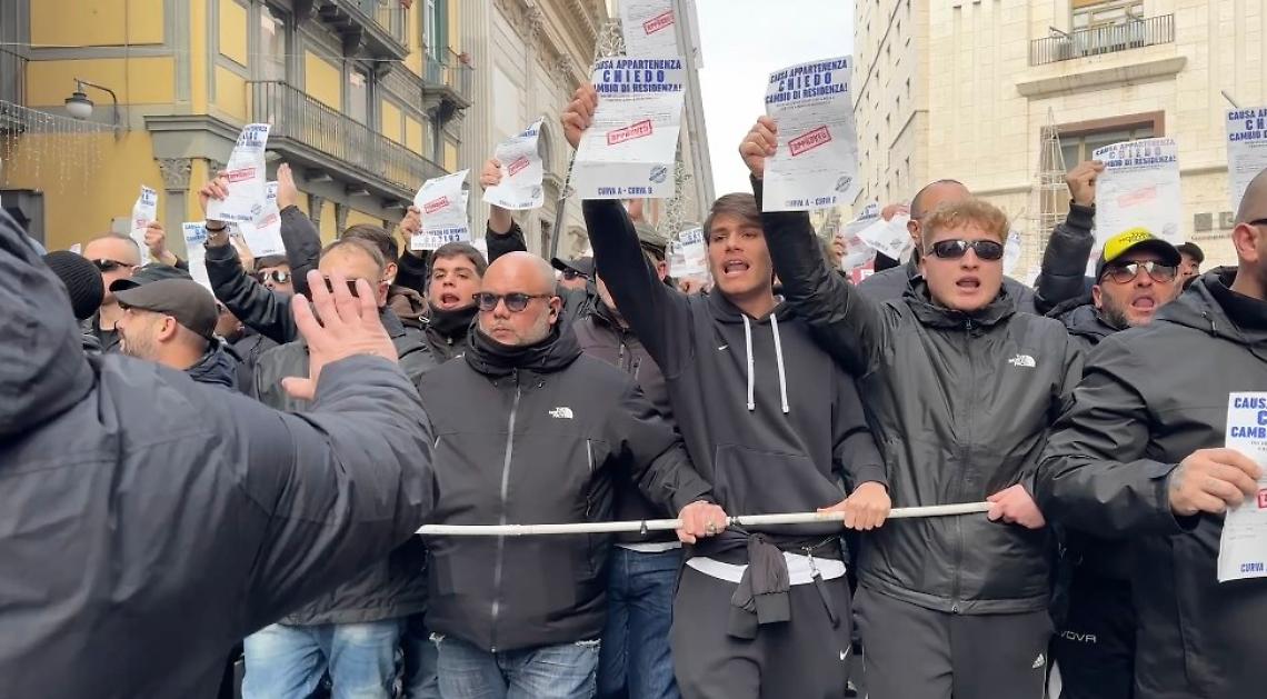 Divieto di trasfert&agrave;, la protesta in strada dei tifosi azzurri