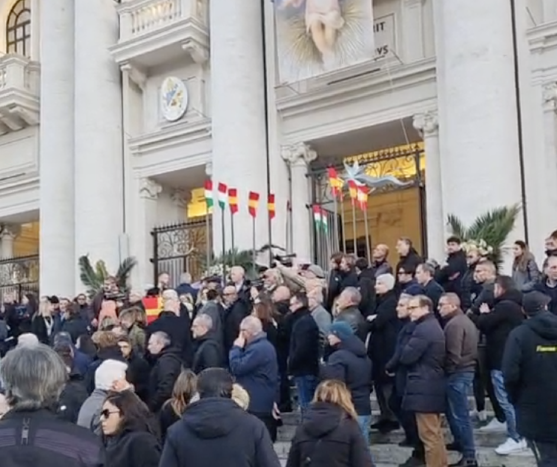 Remi in alto per l'addio a Davide Tizzano
