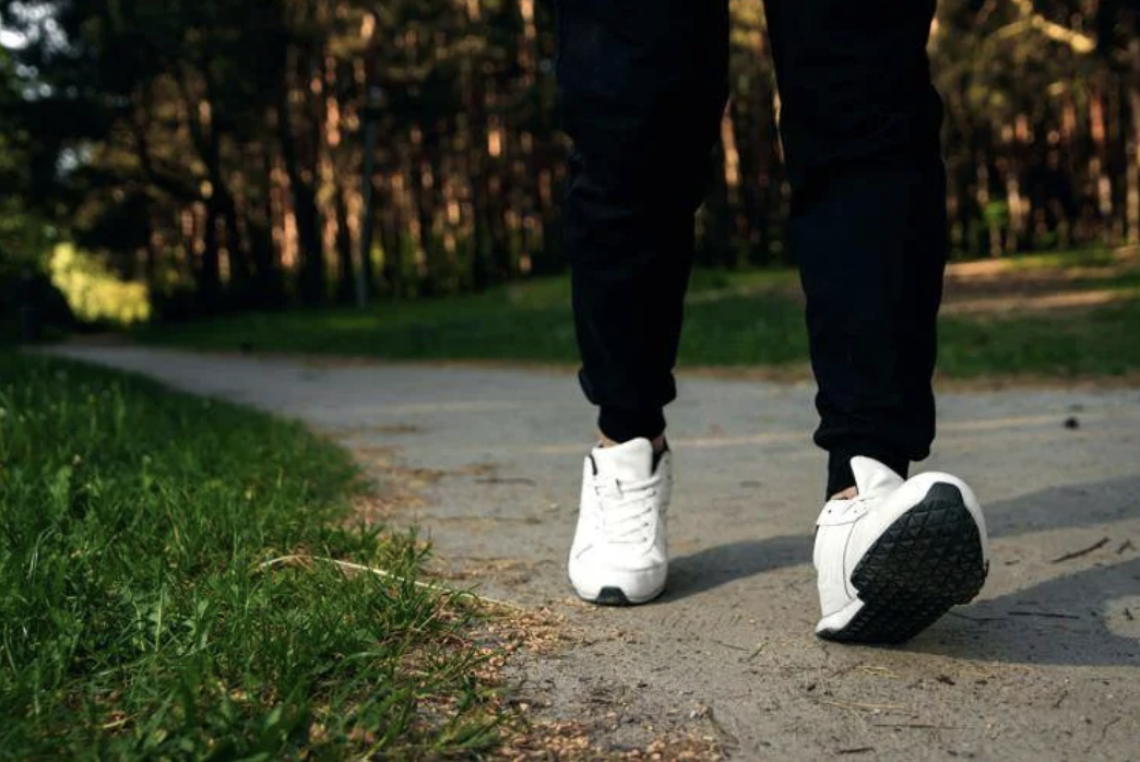 Camminare per ripartire a Capodanno, quanti passi servono per la salute