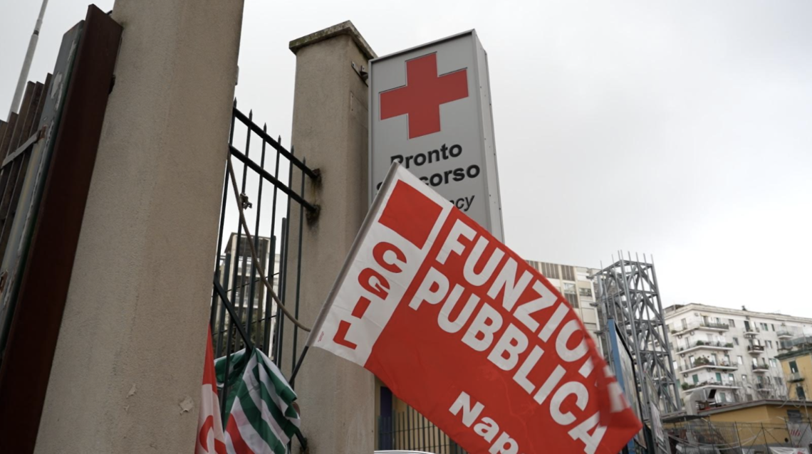 Napoli, sit-in medici e infermieri Santobono su interdizione parcheggio 
