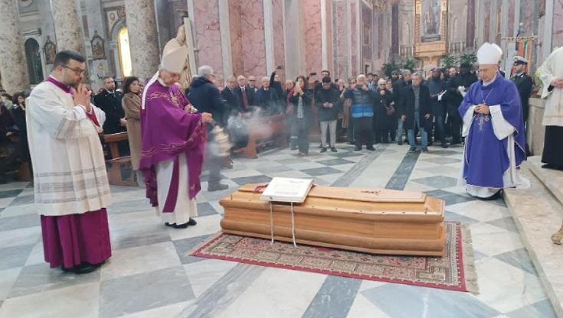 &ldquo;Bella ciao&rdquo; per l'addio al vescovo Nogaro