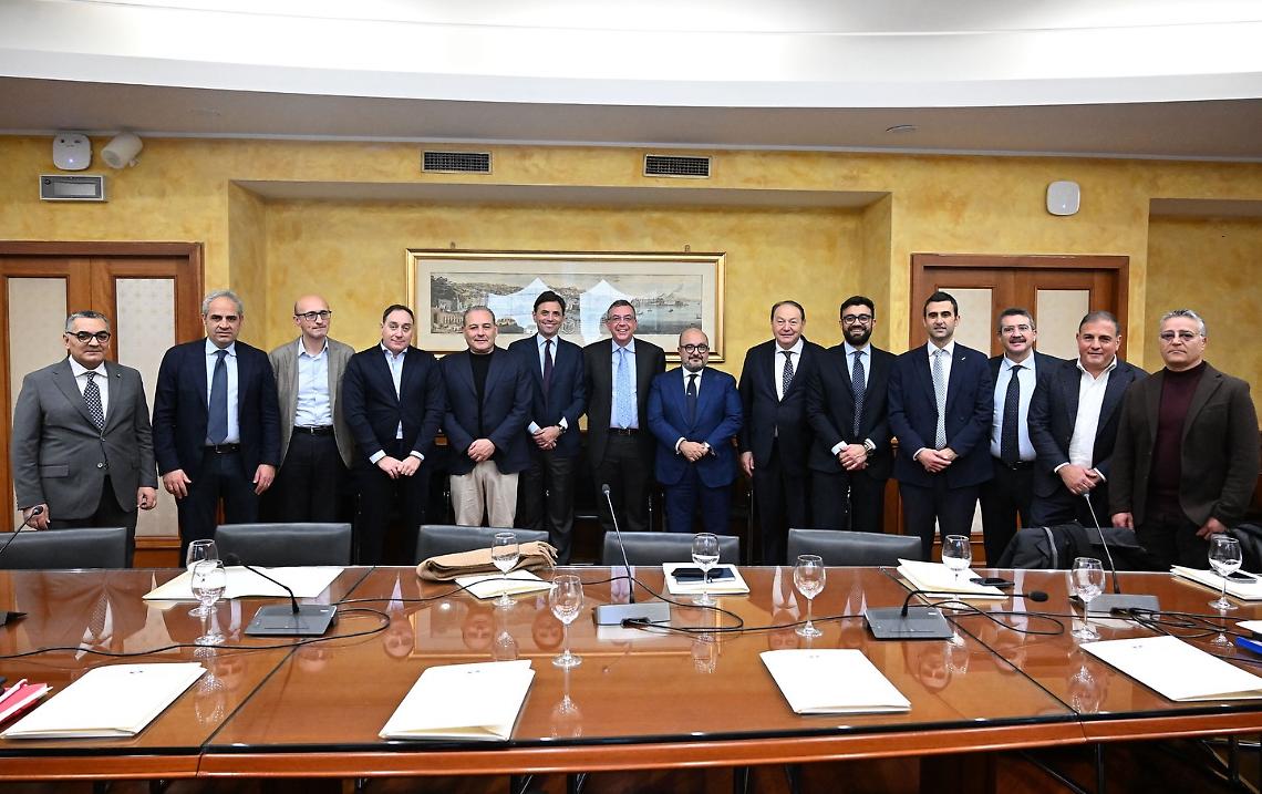 Donne nelle istituzioni, il silenzio che pesa pi&ugrave; dell&rsquo;assenza