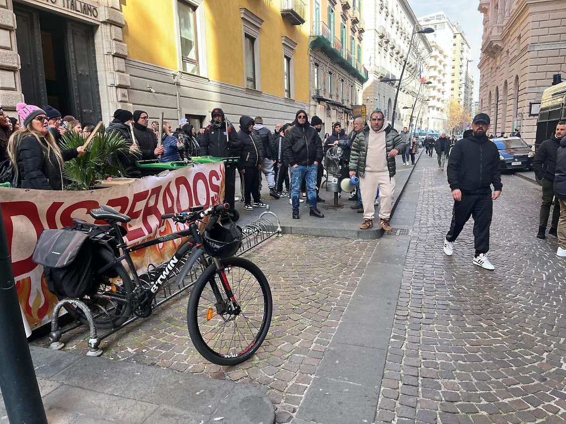 Disoccupati. Presidio al Palazzo del Consiglio comunale Napoli