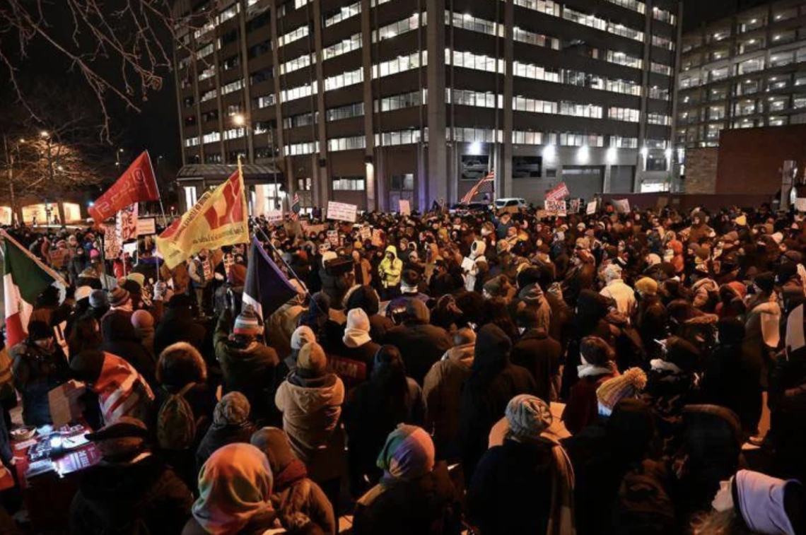 Tensione a Minneapolis, 37enne ucciso da agente federale. Testimone: &laquo;Pretti era disarmato&raquo;