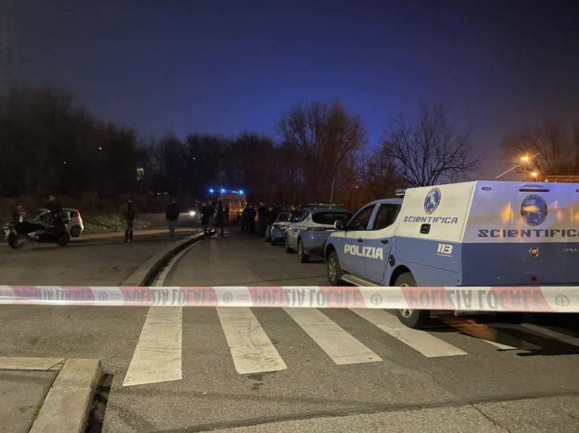 Morto un 20enne: colpito in una sparatoria con la polizia