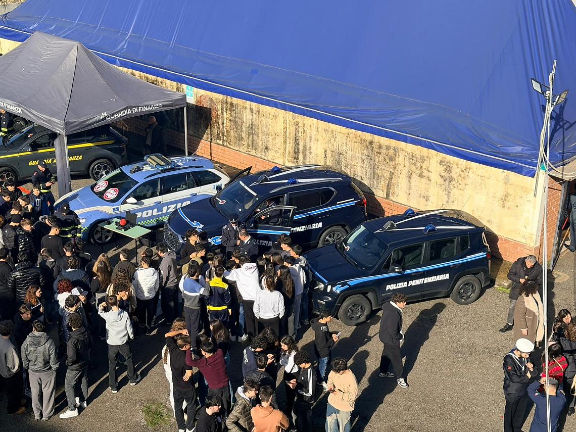 Controlli al Liceo Severi di Castellammare di Stabia