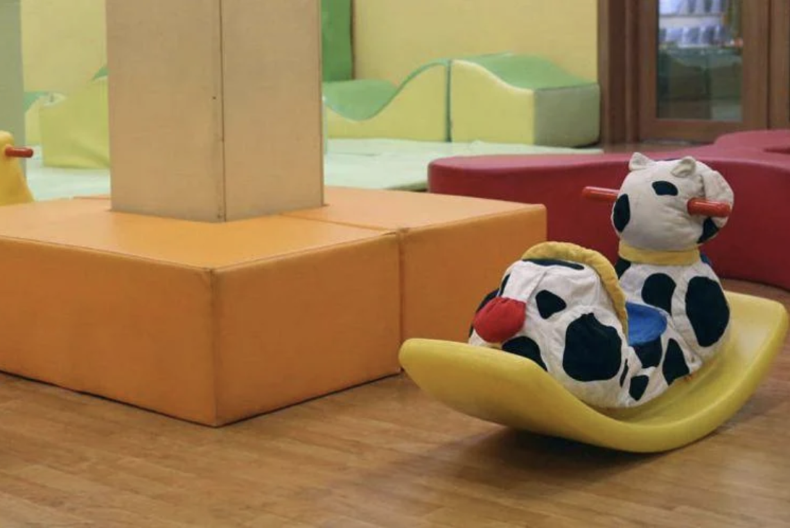 Bimbi picchiati e insultati all'asilo nido, scatta divieto di dimora per 5 maestre