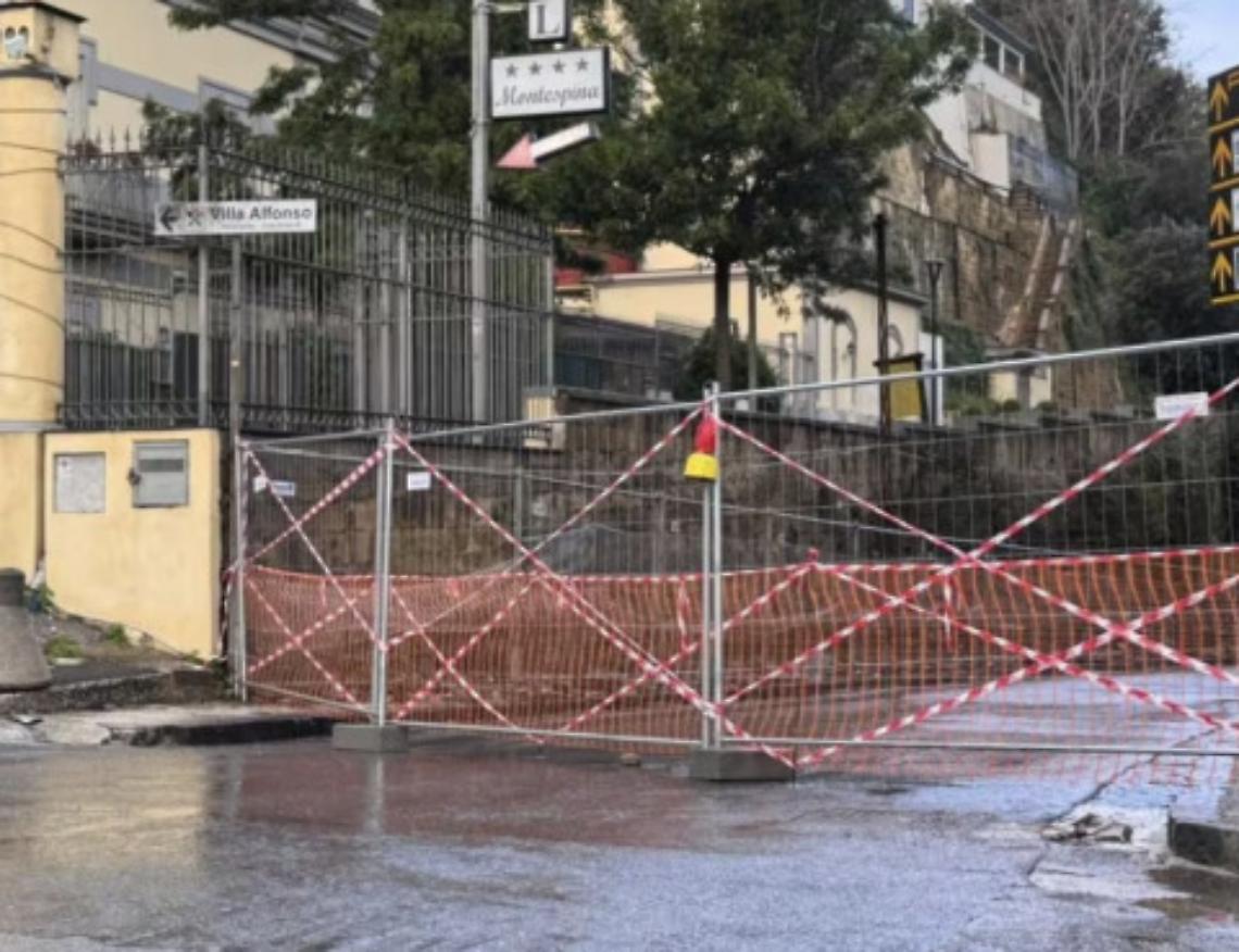 Riaperta via Agnano agli Astroni dopo la frana