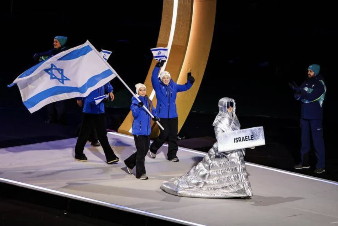 Milano Cortina, fischi per Israele e Vance alla cerimonia d'apertura. Ovazione per Ucraina