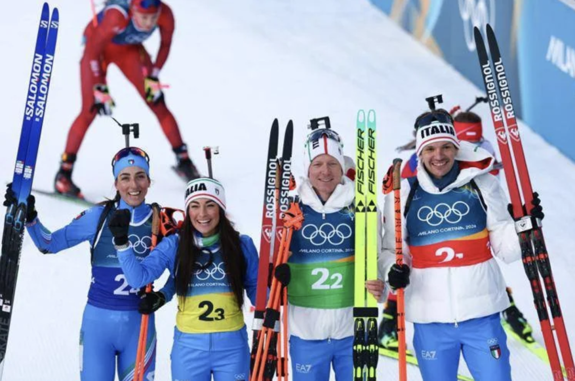 Milano Cortina 2026, staffetta biathlon d'argento. Goggia e Dalmasso di bronzo