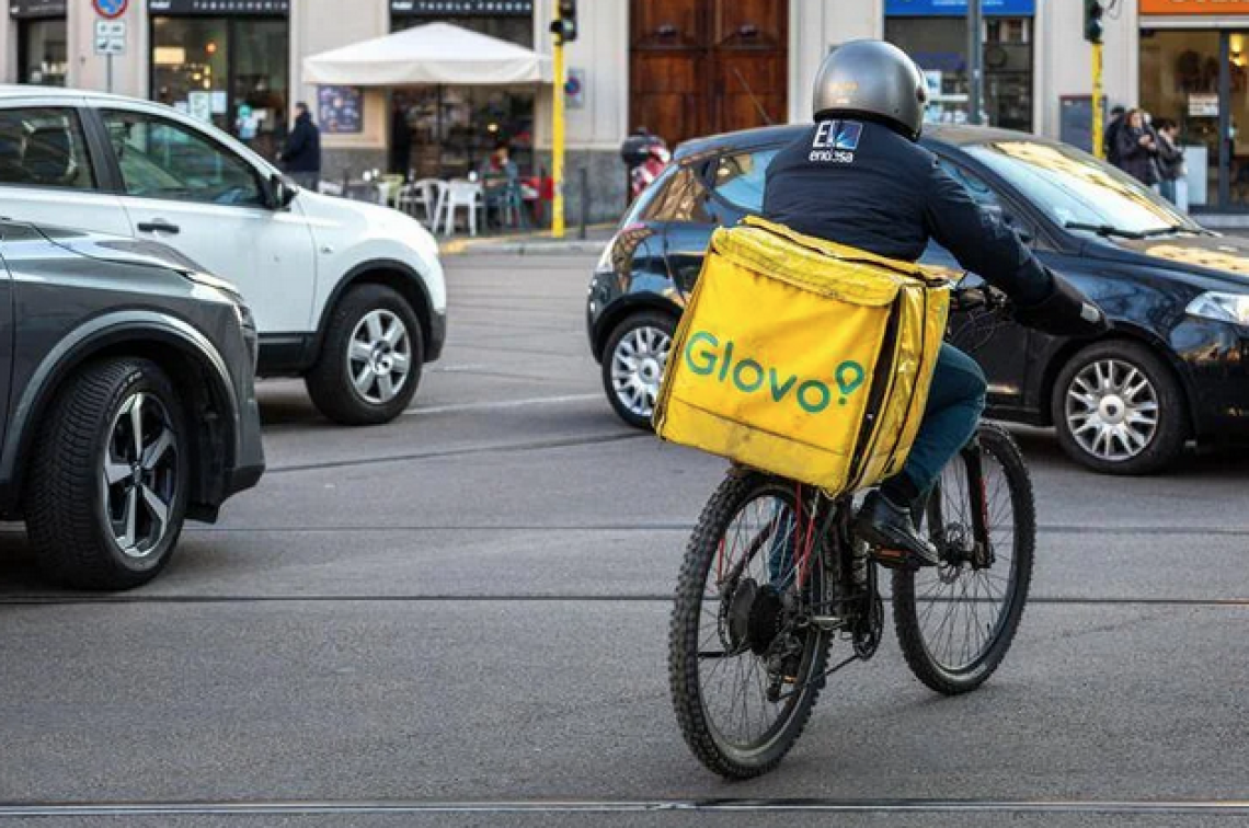 Rider sfruttati, controllo giudiziario per Glovo Foodinho