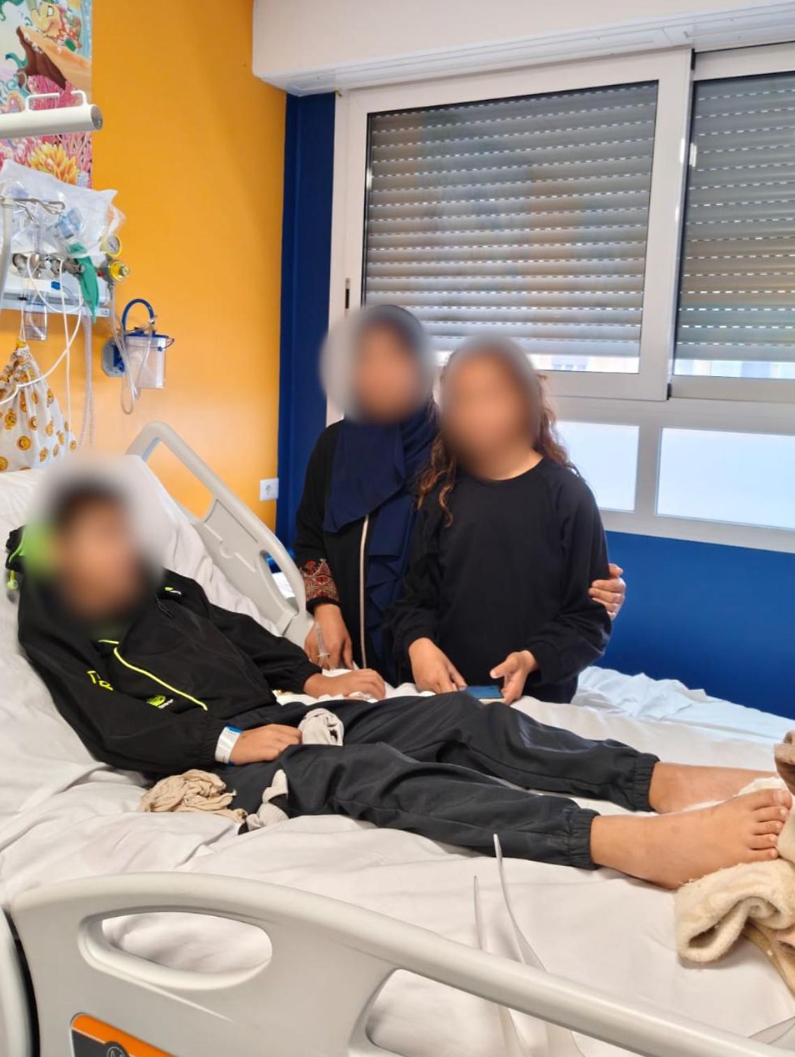Bambino di 10 anni colpito da un drone a Gaza trasferito a Napoli per le cure