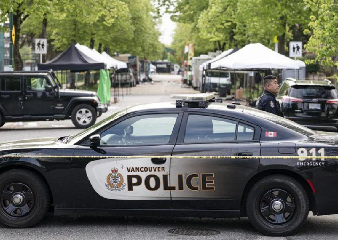 Sparatoria in un liceo, 10 morti