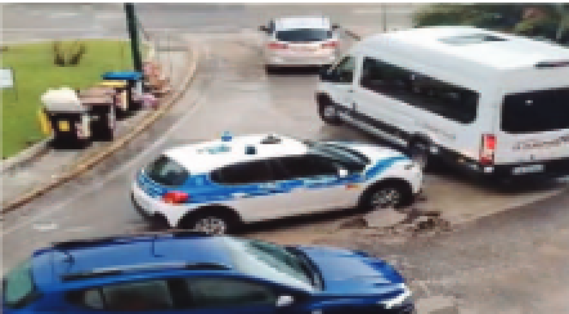 A Bagnoli la strada cede ancora