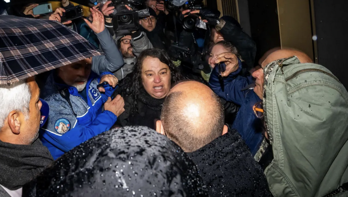 I coniugi Moretti aggrediti dai familiari delle vittime