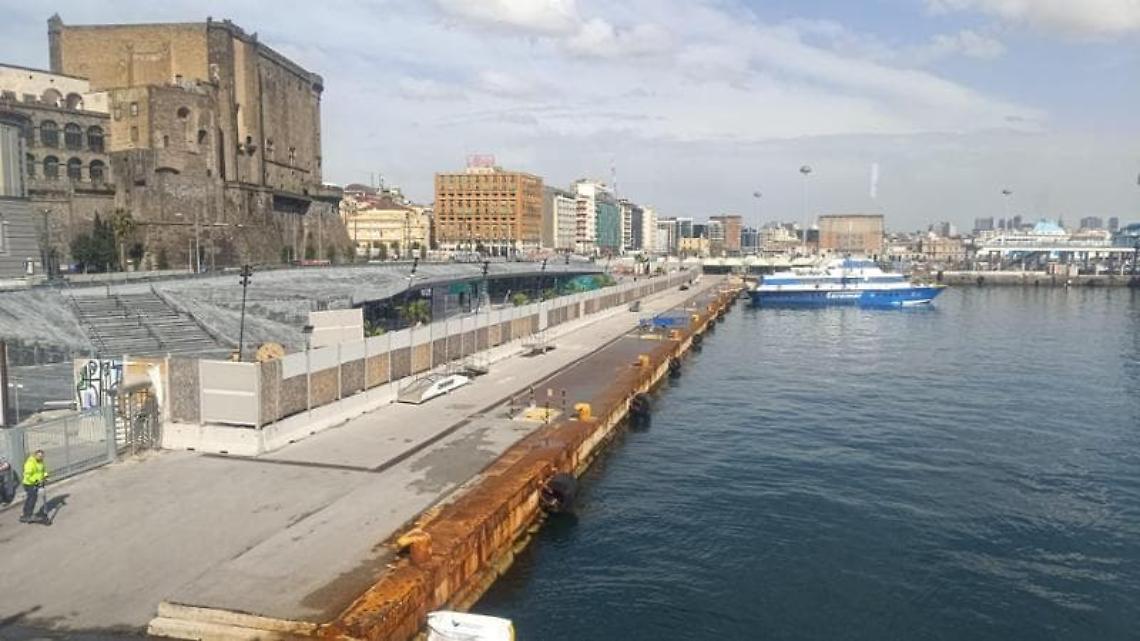 Mare agitato, collegamenti ridotti per Ischia e Procida