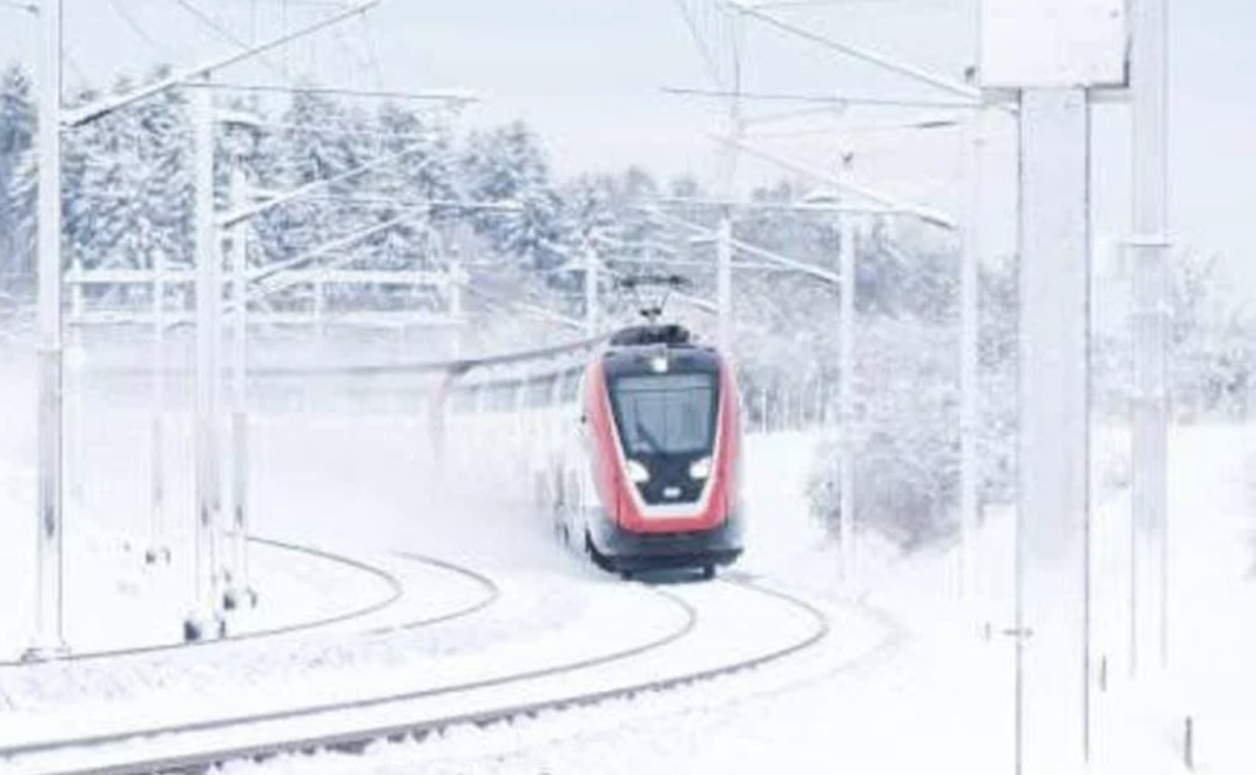 Svizzera, treno deraglia nel canton vallese: molti feriti