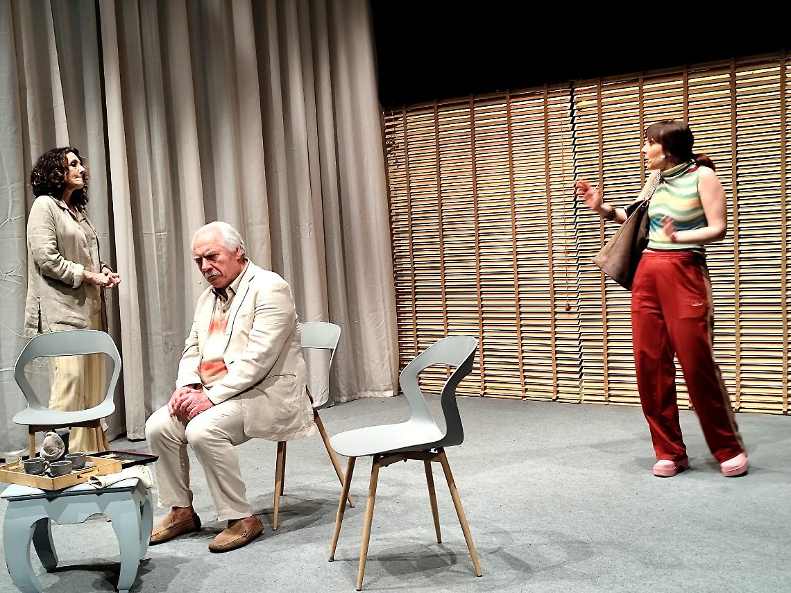 &ldquo;Le volpi&rdquo;, potere e famiglia in scena