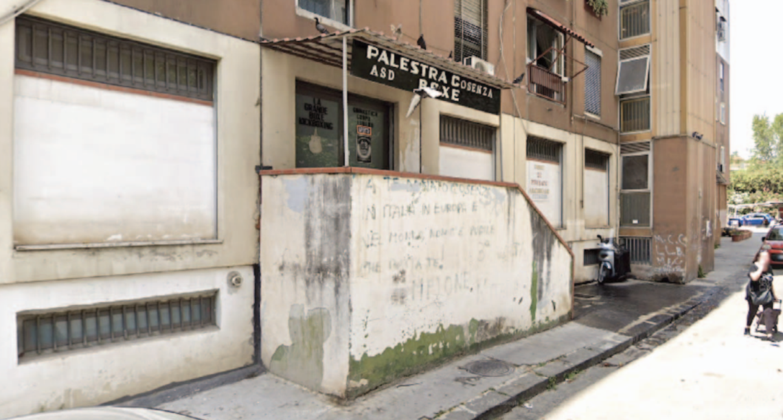 Pistolettate contro la palestra, panico nel rione della Bussola