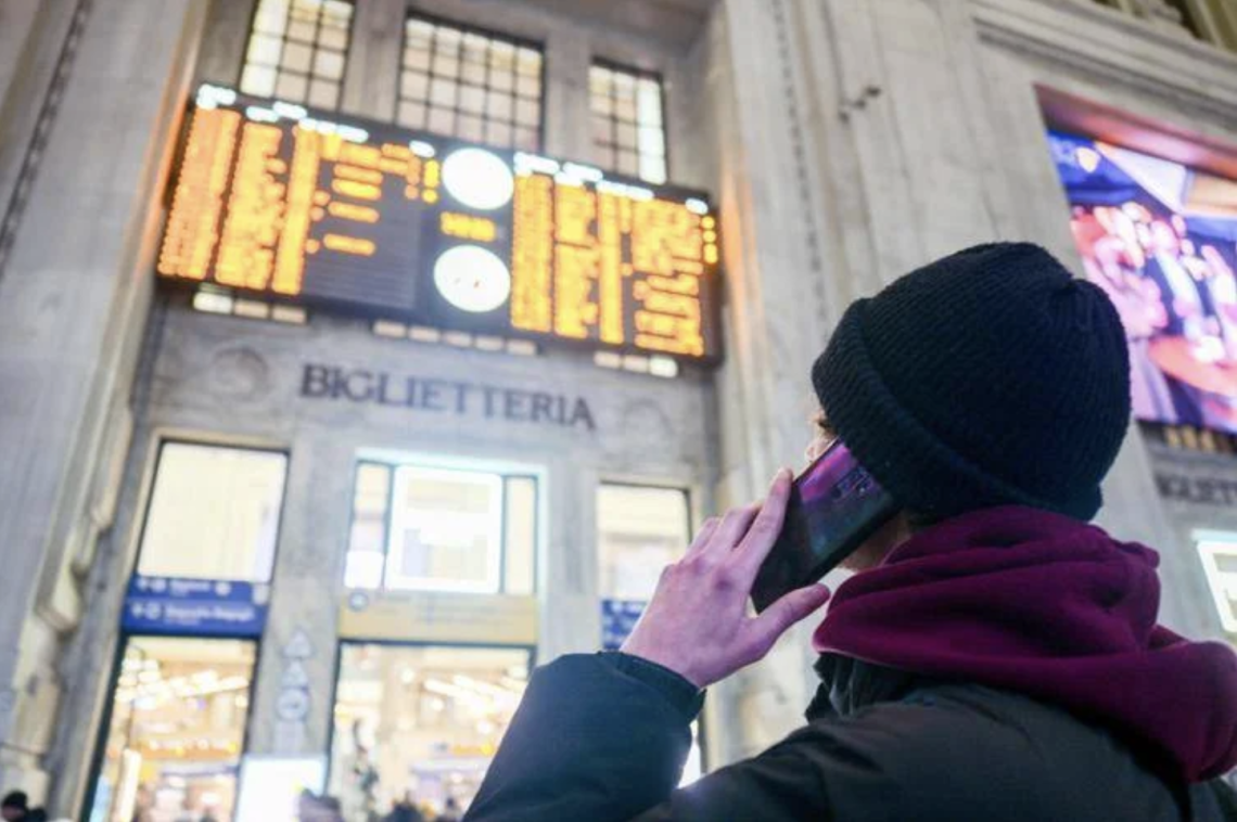 Aerei, treni e trasporto pubblico verso lo sciopero nazionale: date, orari e fasce di garanzia