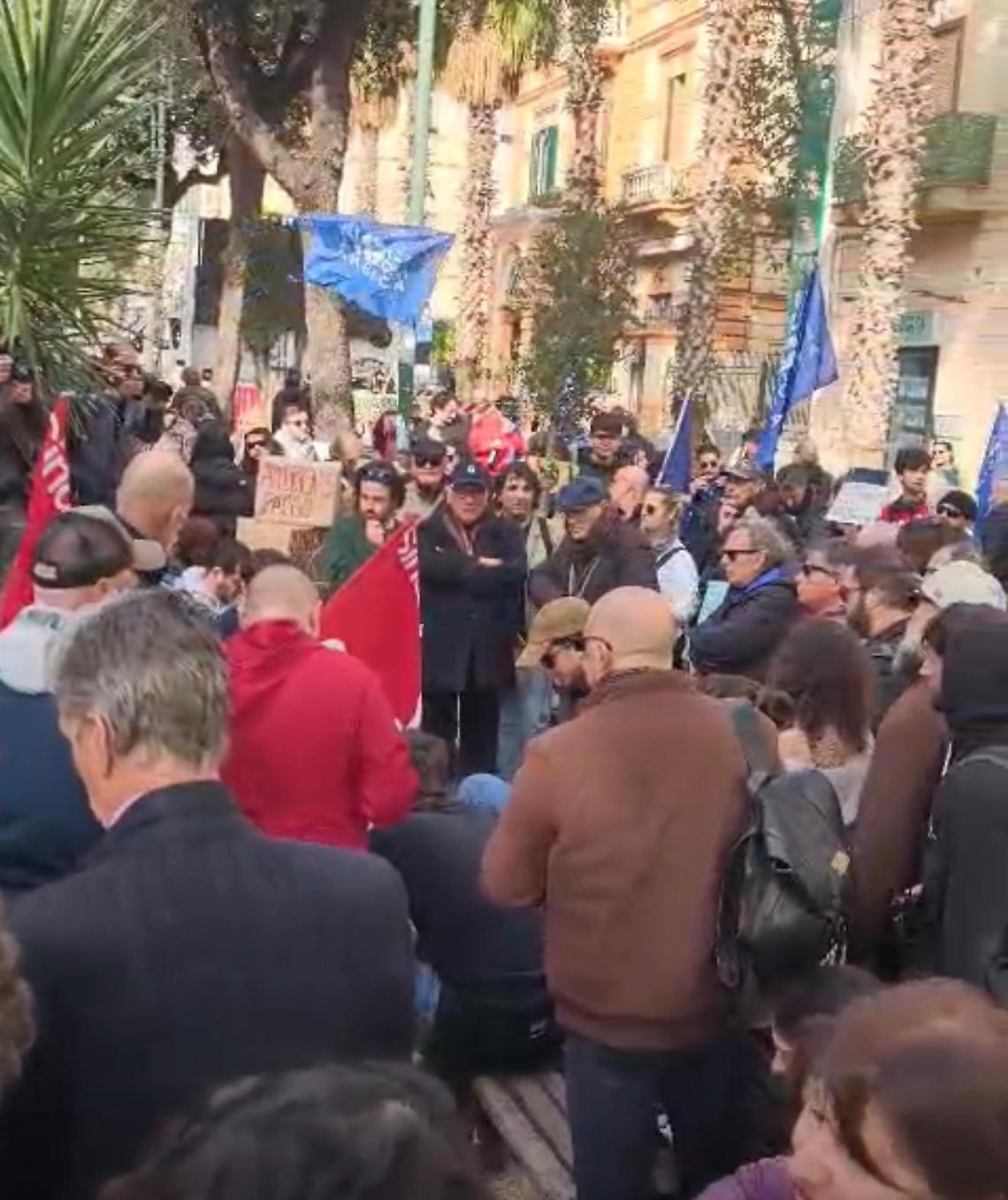 Bagnoli, quartiere blindato per il Consiglio. I comitati: impedita la partecipazione