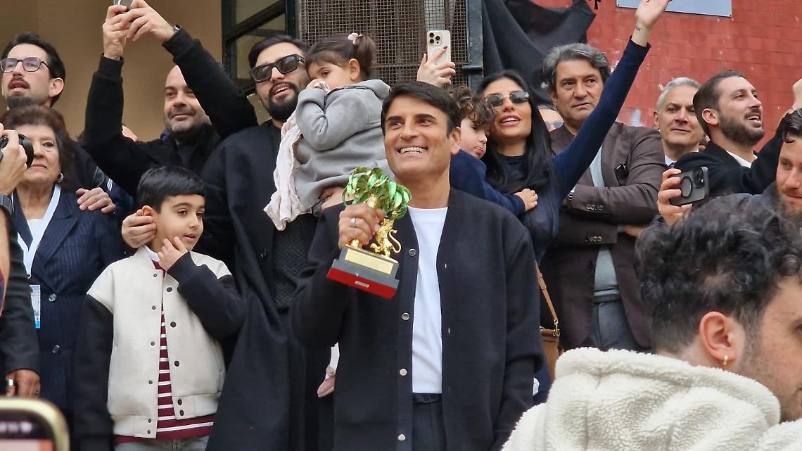 Sal Da Vinci, grande festa a Mergellina