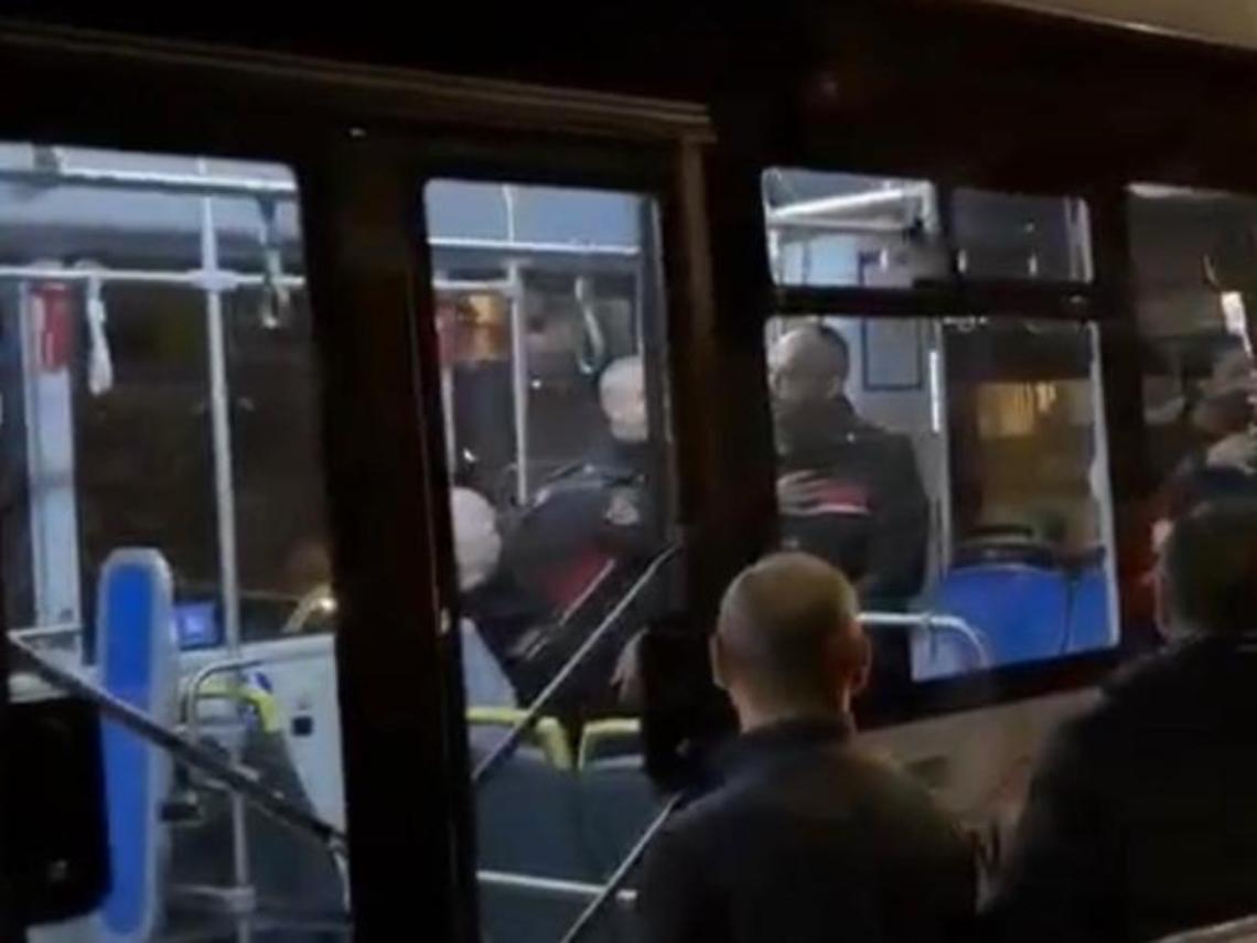 Sangue sul bus, psicopatico accoltella una passeggera