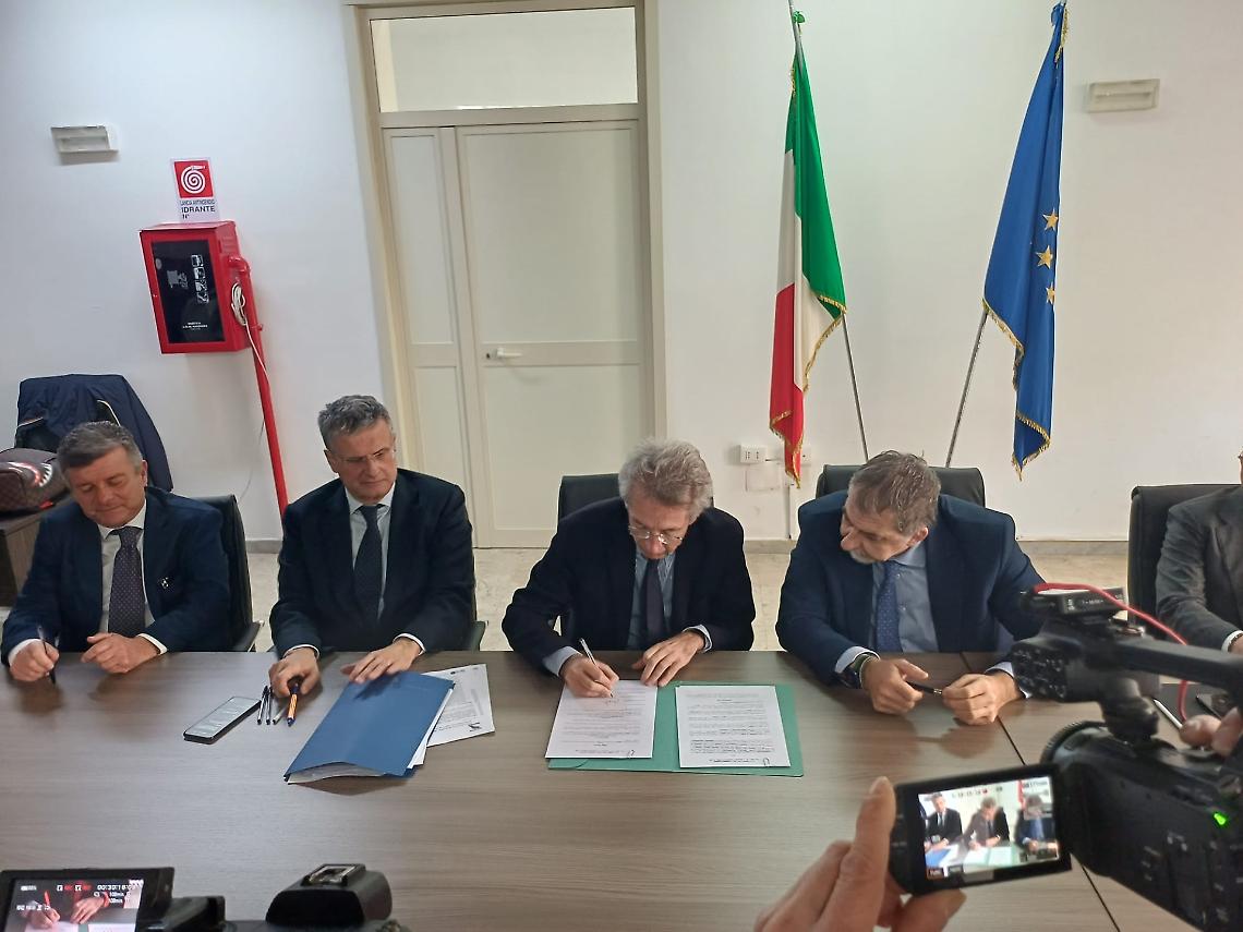 Terra dei Fuochi, accordo per rimuovere i rifiuti abbandonati lungo le strade provinciali