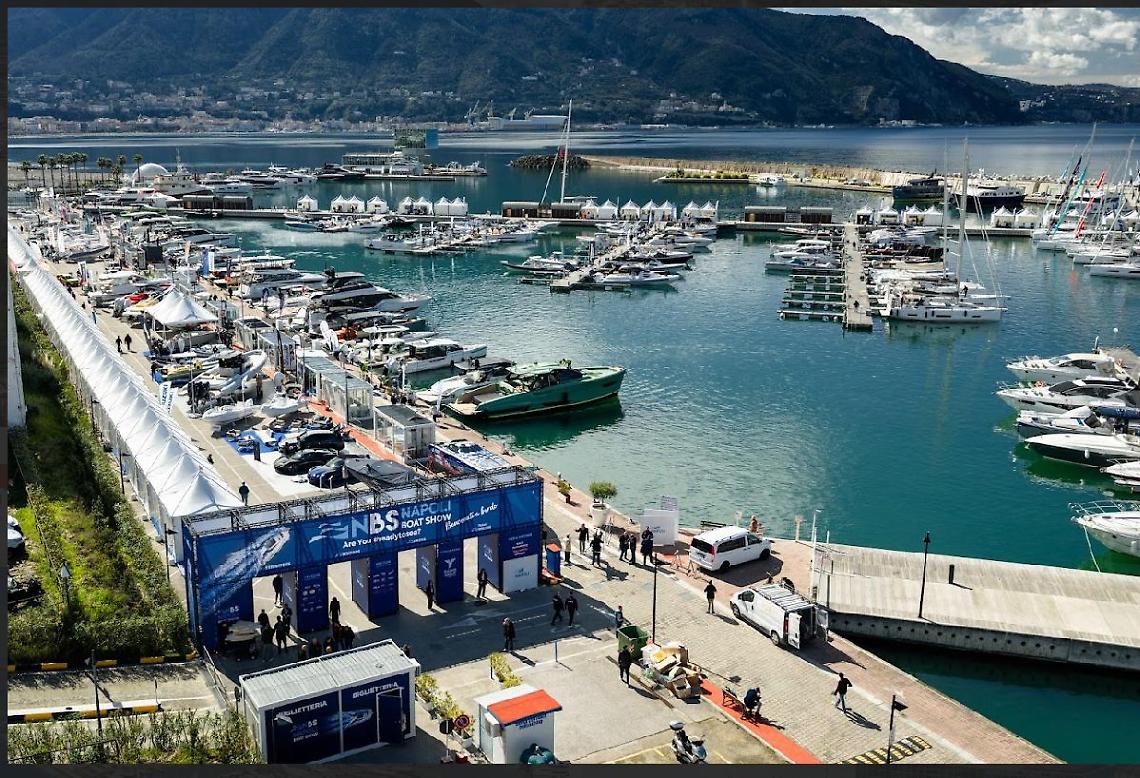Primo salone nautico a Marina di Stabia. Tra blu carpet, salotti, profumi e sapori d'oriente