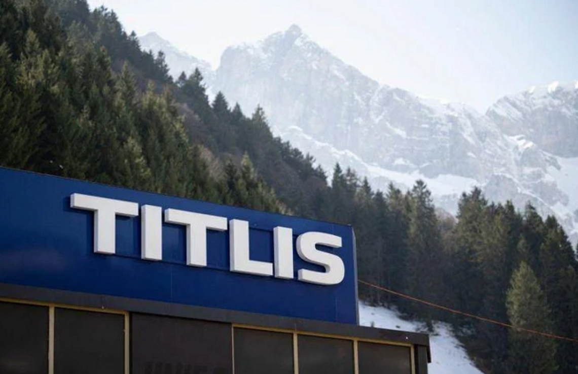 Cabinovia precipita per il vento, un morto